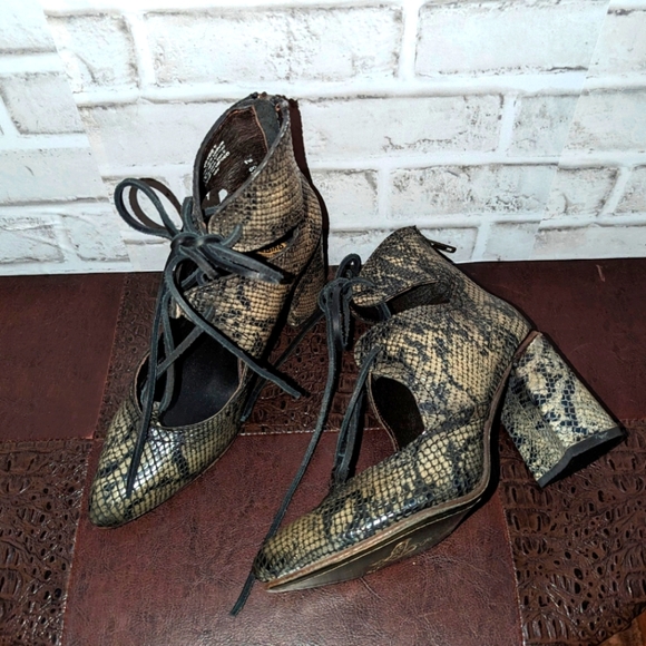 FreeBird Joyce Booties in Green Snake Size 7 - Picture 10 of 10